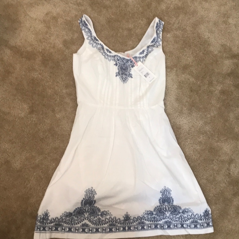 Vineyard Vines Embroidered Dress!